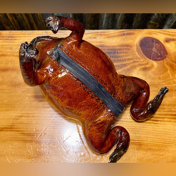 TAXIDERMY BULLFROG CHANGE PURSE - Picture 5 of 6